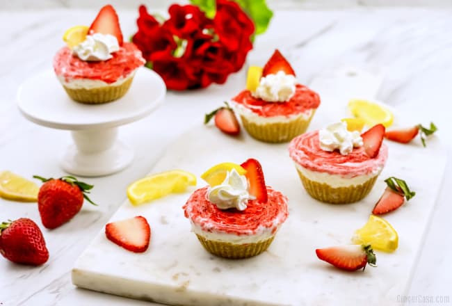 No Bake Strawberry Lemonade Mini Cheesecakes - Handle the Heat