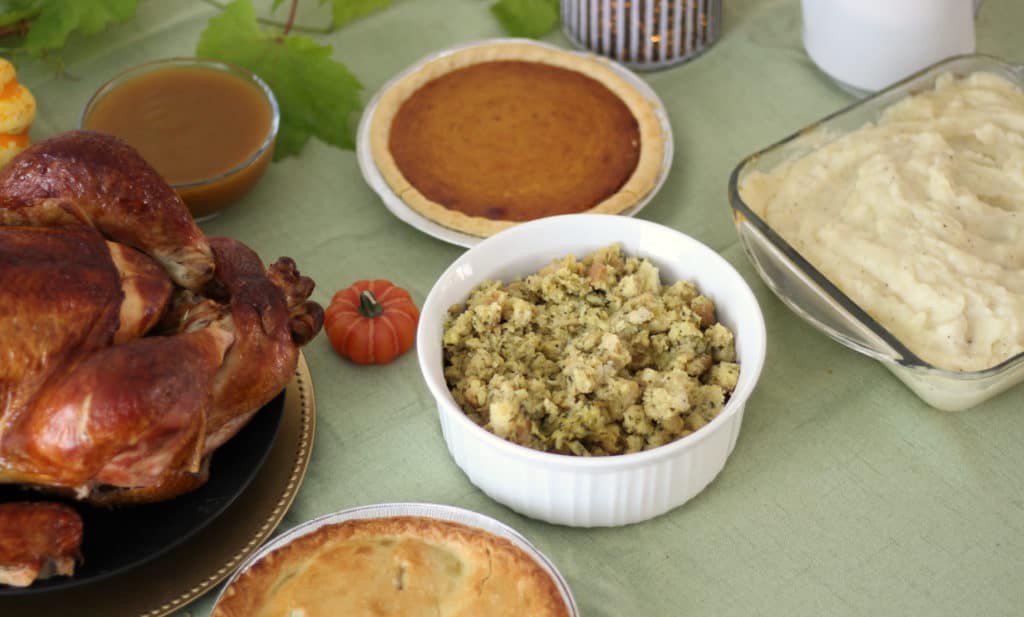 Who did the plymouth colonists share their first thanksgiving with