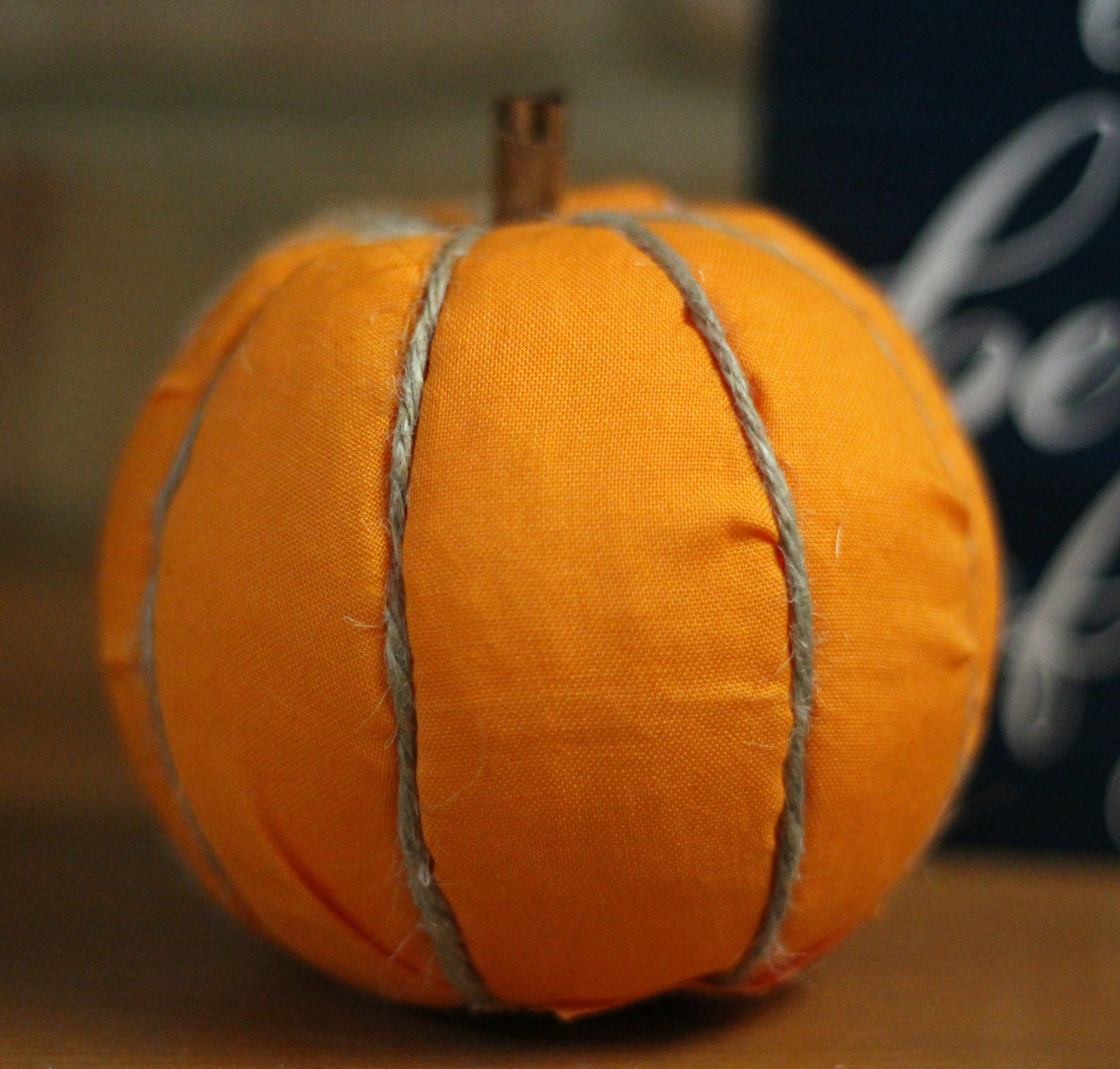 diy-fabric-pumpkins-perfect-family-craft-for-fall